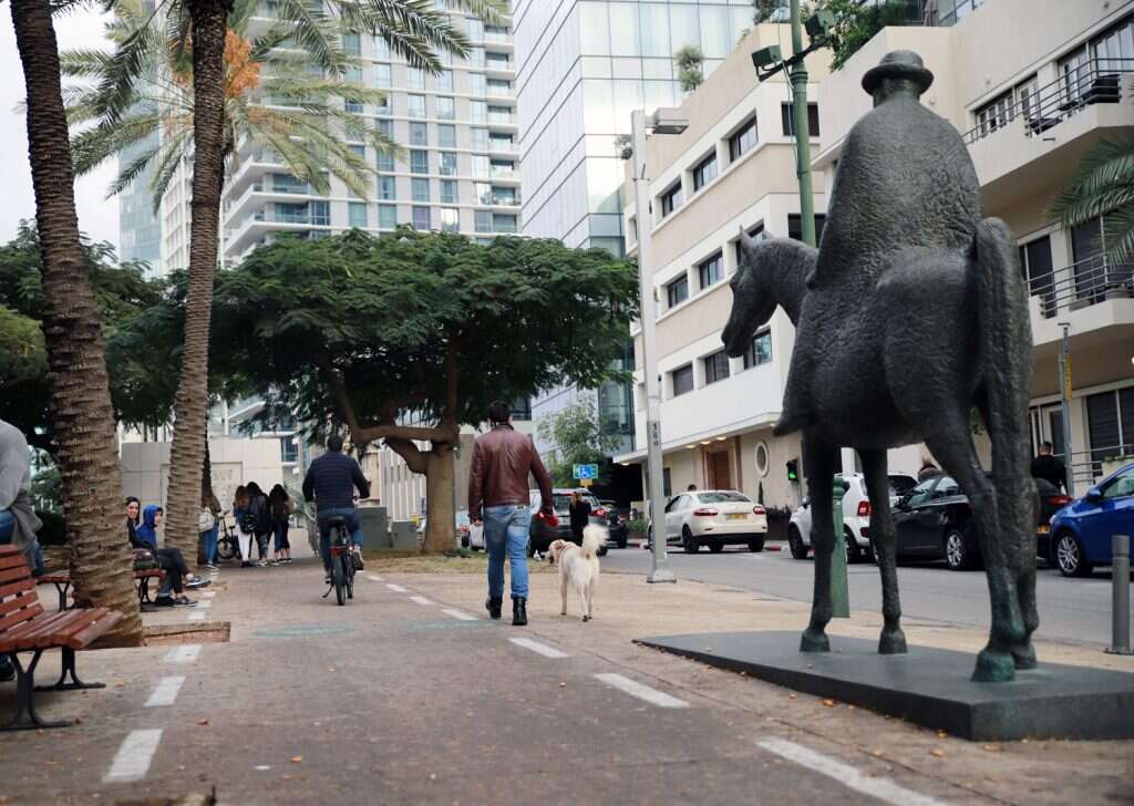 פסל מאיר דיזנגוף. | ריקי רחמן