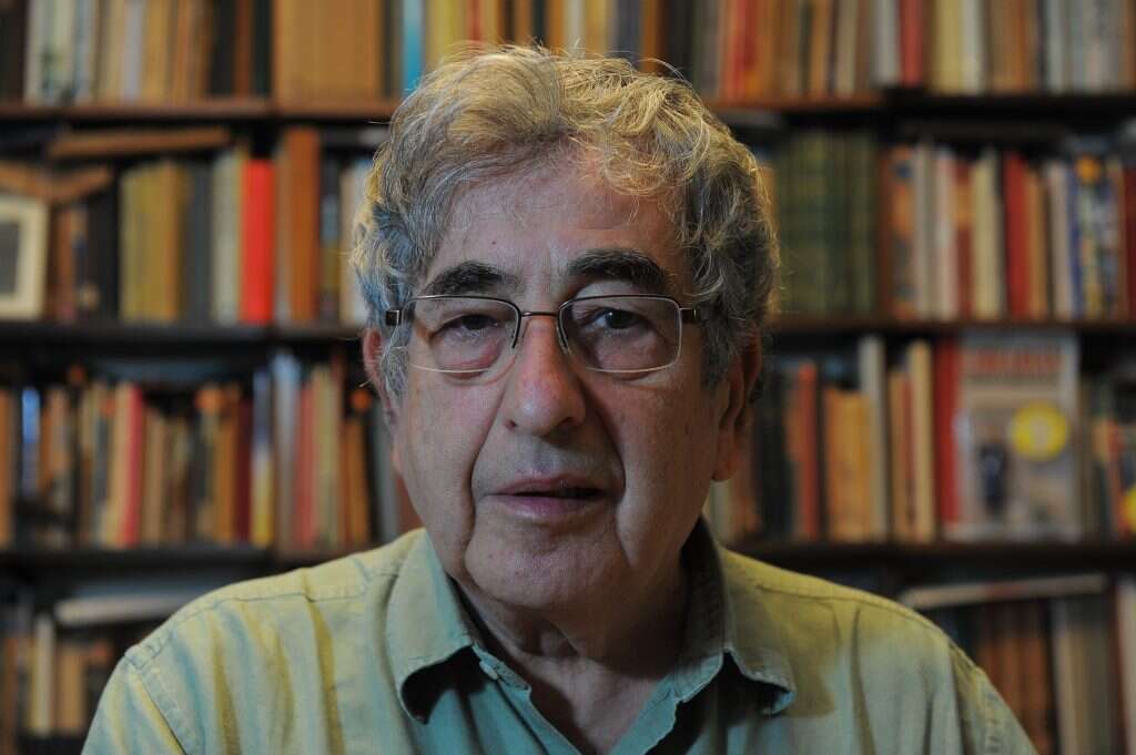 חיים באר. | ראובן קסטרו