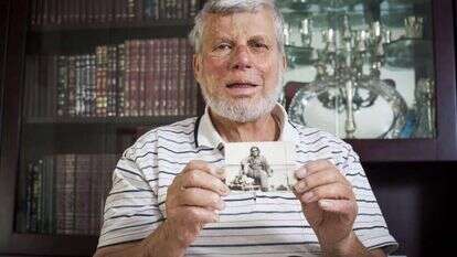 אורי דרקסלר בביתו, לפני 5 שנים. | אריק סולטן