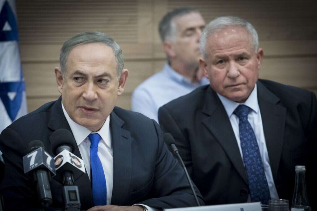 רה"מ נתניהו ושר החקלאות דיכטר. | יונתן זינדל, פלאש90