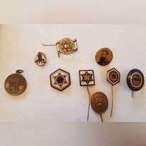 המדליות והסיכות של אייל ברוק. | אסף גבור