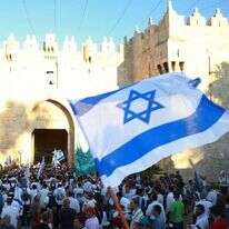 מצעד הדגלים. | מרים צחי