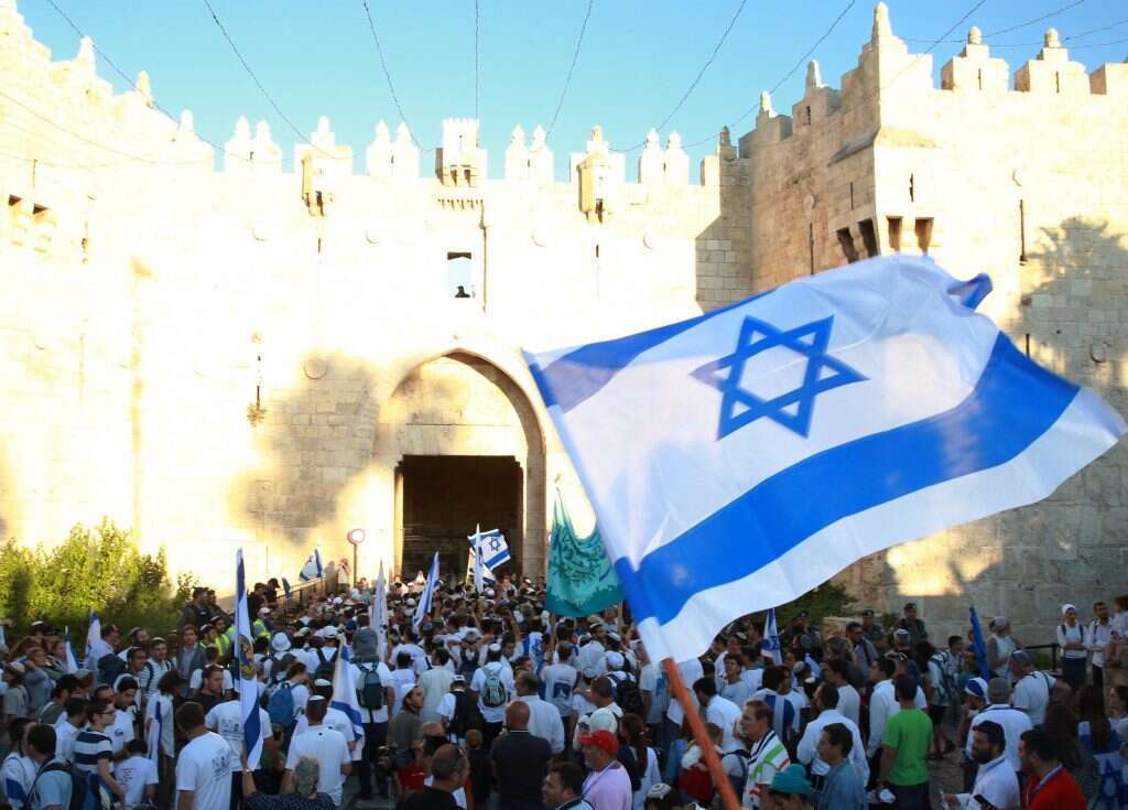 מצעד הדגלים. | מרים צחי