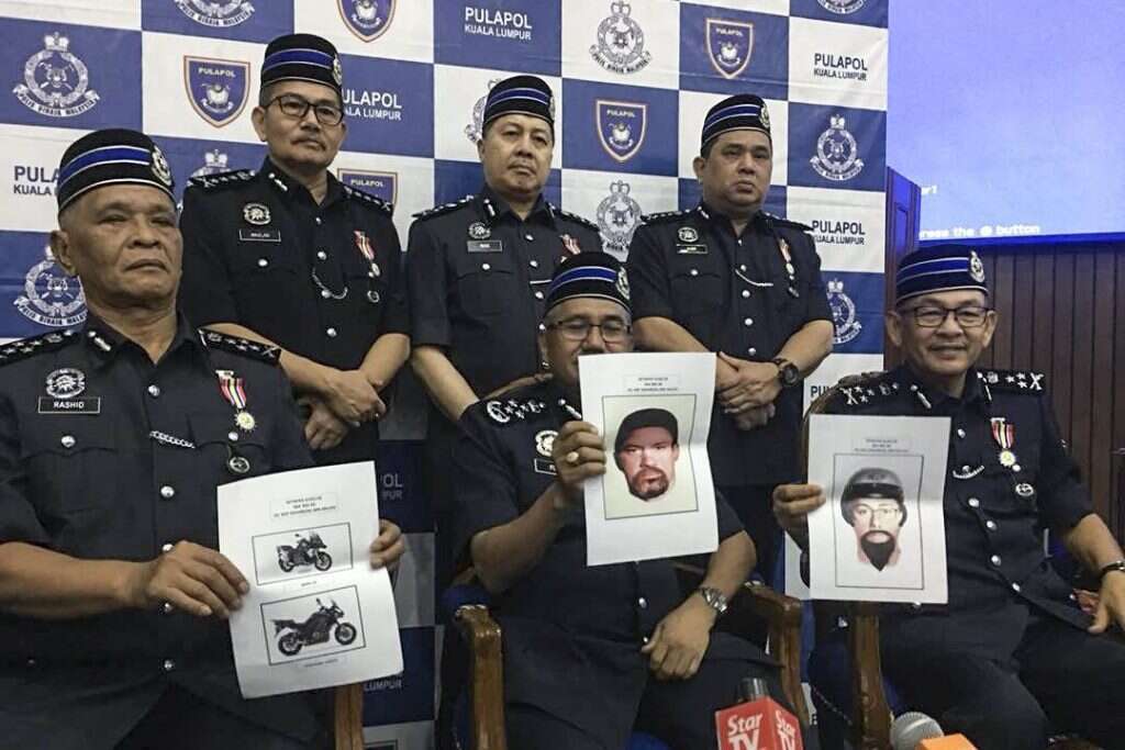 המשטרה המלזית מציגה את קלסתורני החשודים בחיסול. | EPA