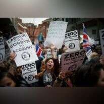 מפגינים באנגליה נגד אנטישמיות. | גטי אימג'ס