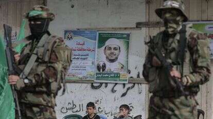 כרזה עם תמונתו של פאדי אל-בטש בג'בלייה. | EPA