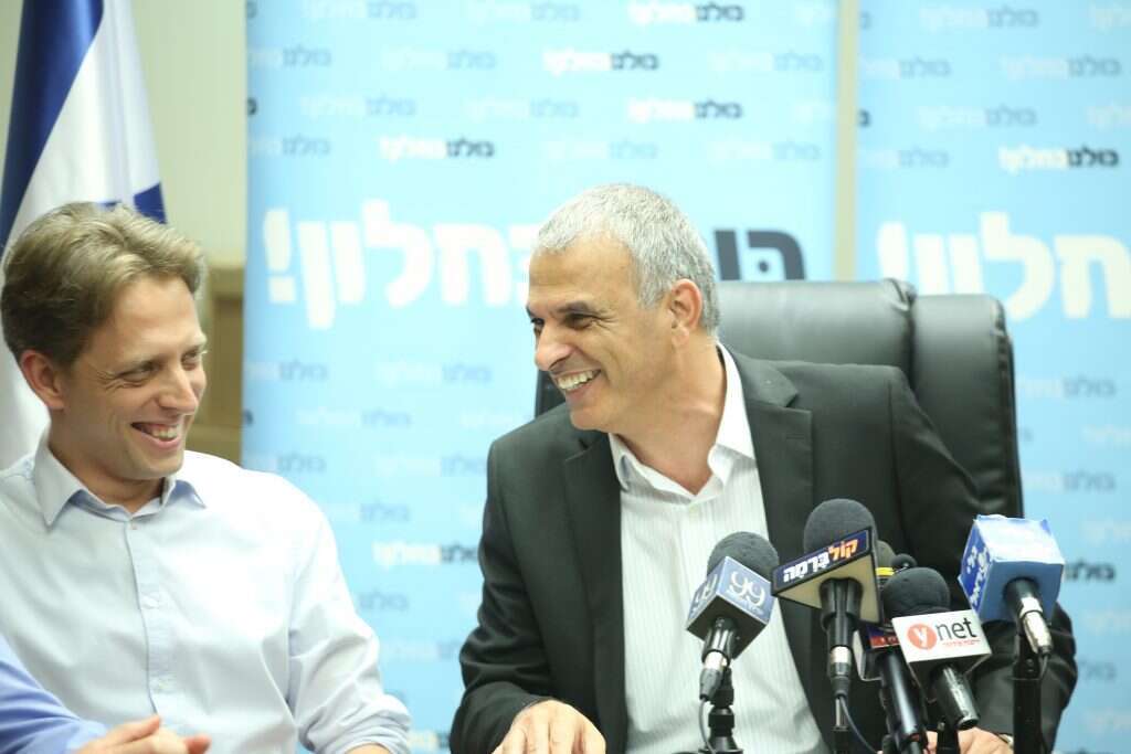 השר משה כחלון וח"כ רועי פולקמן בישיבת סיעת 'כולנו'. | מרים צחי