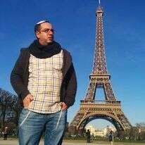 כתב מקור ראשון צביקה קליין  בפריז. | דב בלהסן