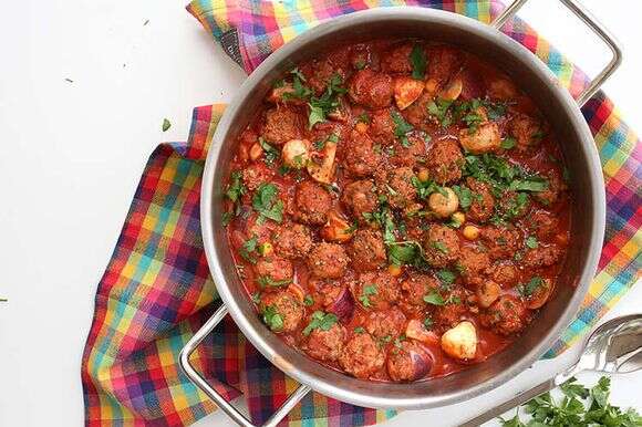 קציצות בשר ברוטב עגבניות. | אפרת ליכטנשטט