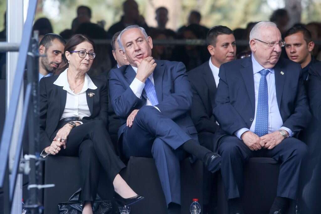 בנימין נתניהו ואסתר חיות. | יונתן זינדל, פלאש 90