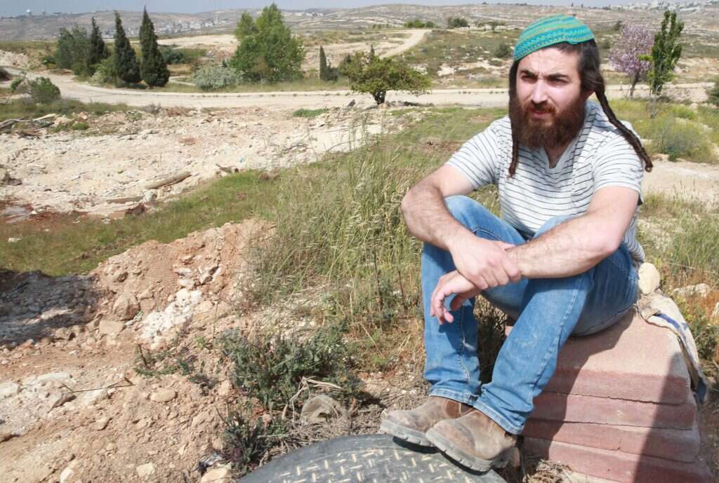 צבי סוכות. | מרים צחי