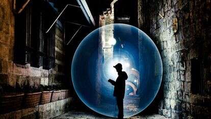 "ההילה של התפילה", רעות וגנר וקרן אייכר, 2017. מתוך תערוכת Sketchlight שהתקיימה  בגלריה בן עמי בתל אביב