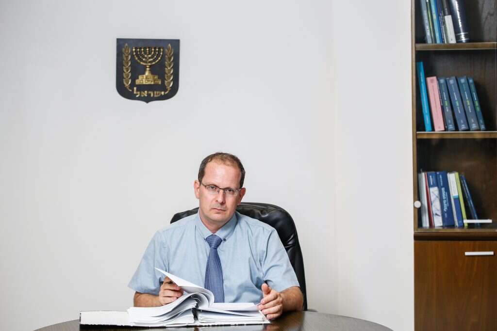 עו"ד רז נזרי. | אבישג שאר-ישוב