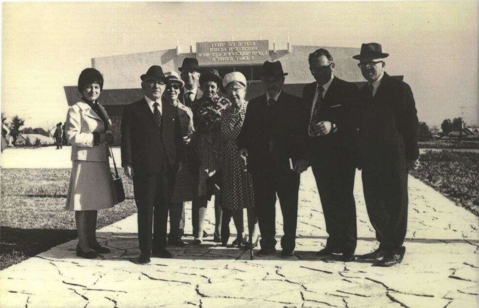 צוות הנהלת הישיבה בימי הקמתה. | באדיבות מדרשית נעם