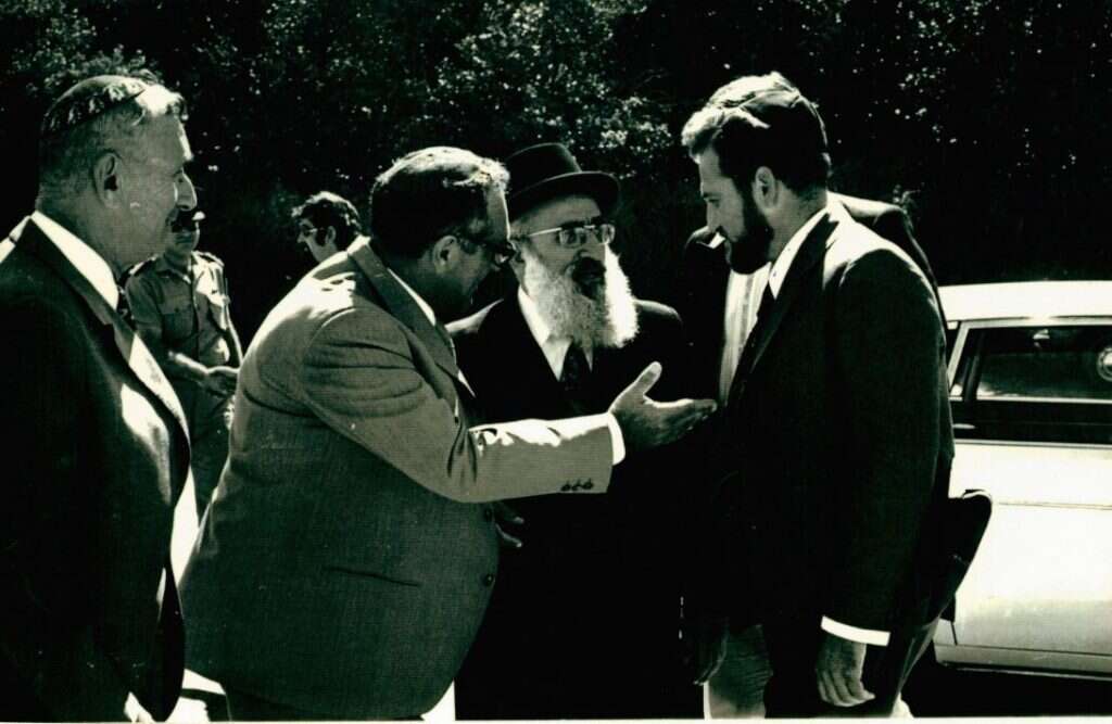 ביקור הרב שלמה גורן במדרשייה. | באדיבות מדרשית נעם