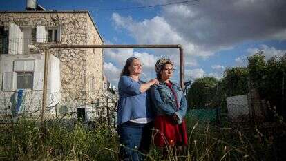 איריס גיספן וביתה עדי גאלדור. | מרים אלסטר, פלאש 90