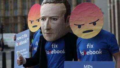 מחאה נגד מארק צוקרברג. | AFP