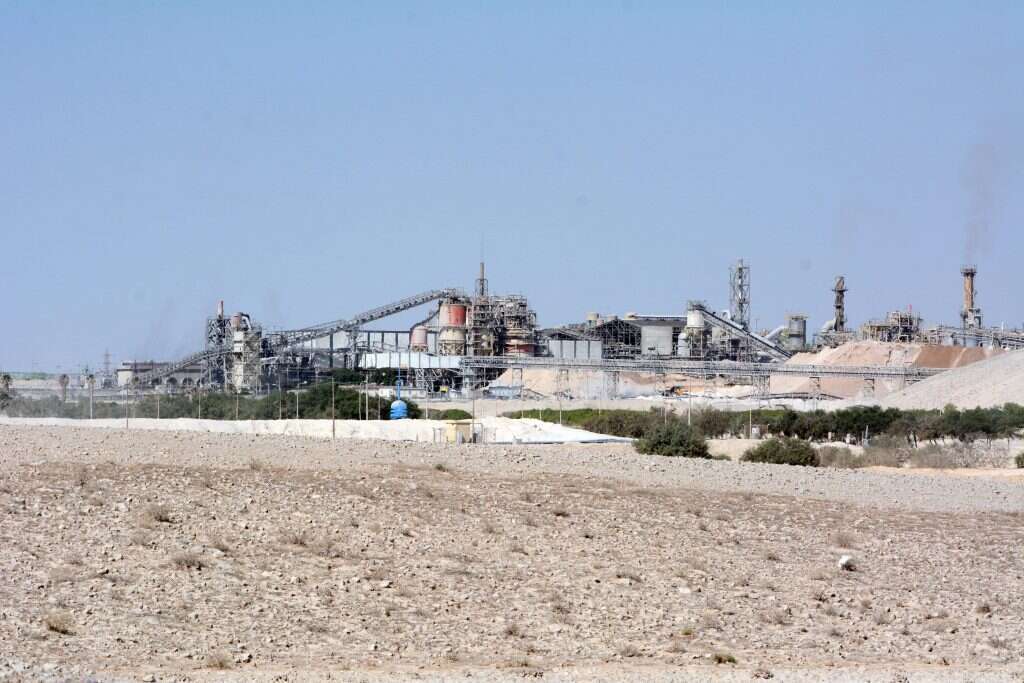 נחל אשלים ומפעל 'רותם אמפרט'. | דודו גרינשפן