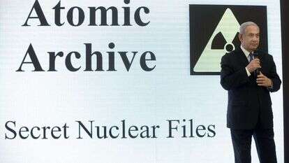 בנימין נתניהו חושף את ארכיון הגרעין האיראני. | EPA