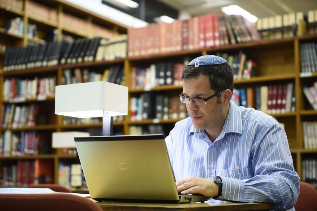 ד"ר צוריאל ראשי. | ישראל בליזובסקי