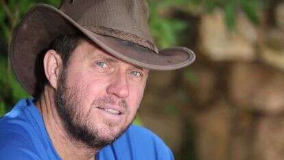 יעקב דולב. | מרים צחי