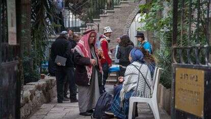השייח' אבו אל־אהווה בפתח בית הרב קוק בירושלים. | יונתן זינדל, פלאש 90 השייח' אבו אל־אהווה בפתח בית הרב קוק בירושלים. | יונתן זינדל, פלאש 90
