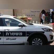 ניידת משטרה בפתח המכינה הקדם צבאית בני ציון בת״א. | קוקו