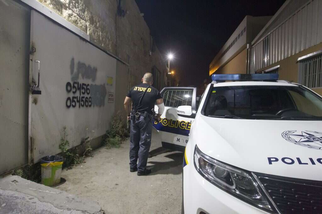 פשיטה משטרתית, אילוסטרציה. | מישל דוט קום