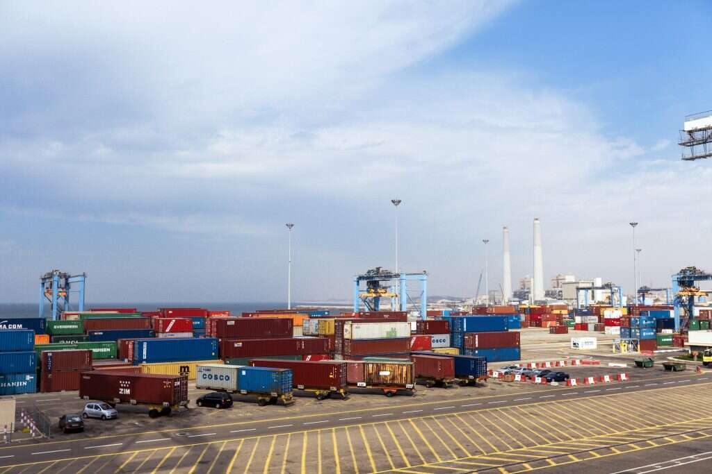 מכולות בנמל אשדוד. | שאטרסטוק