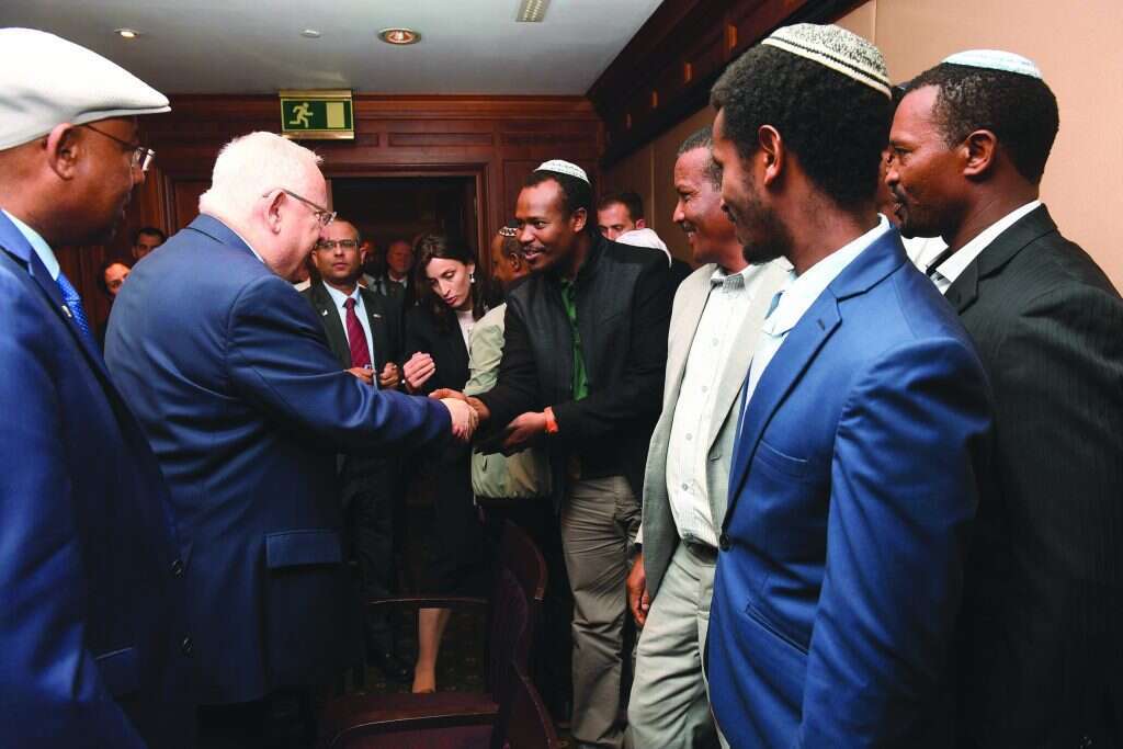 הנשיא ריבלין בביקורו באתיופיה עם "קהילת הנותרים". | מארק ניימן, לע"מ הנשיא ריבלין בביקורו באתיופיה עם "קהילת הנותרים". | מארק ניימן, לע"מ