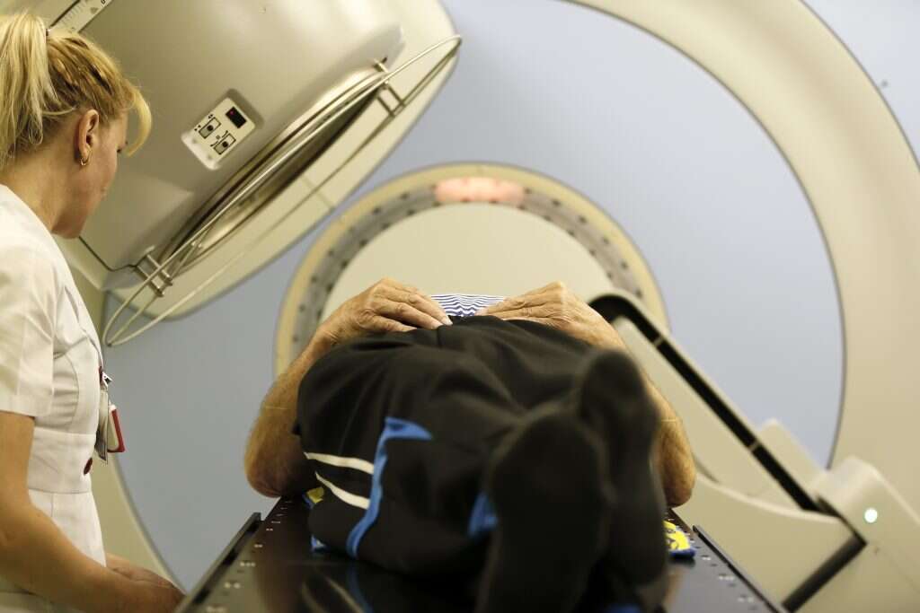 טיפול בהקרנות. | שאטרסטוק