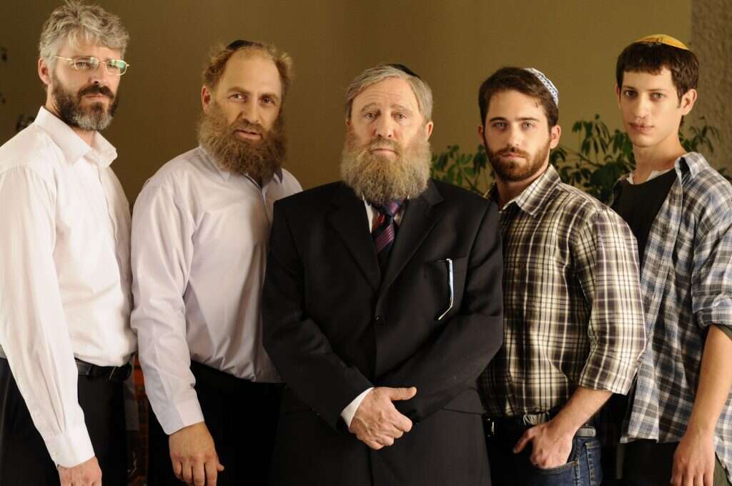 פרזנטור של הישראליות. צחי גראד עם יהורם גאון ושחקני "אורים ותומים". | יוסי צבקר פרזנטור של הישראליות. צחי גראד עם יהורם גאון ושחקני "אורים ותומים". | יוסי צבקר