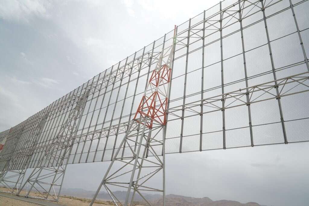 הגדר בגבול ירדן. | דו''צ