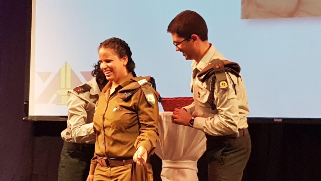 הילה מעודה בסיום קורס קציני משפטים. | דו"צ