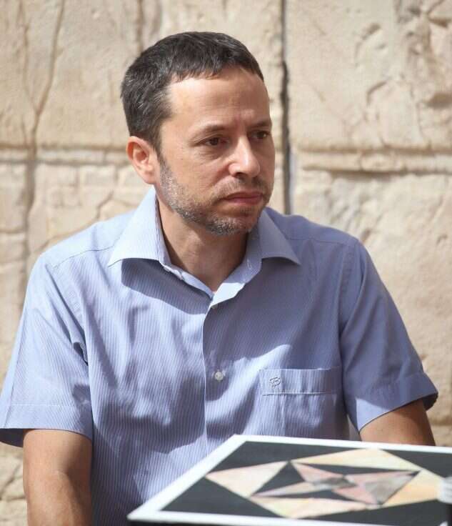 יצחק דבירה. | מרים צחי