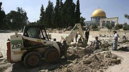 חפירות הווקף בהר הבית. | רויטרס