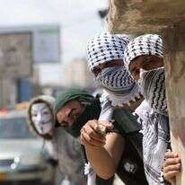 פלסטינים במחנה הפליטים קלנדיה. | EPA