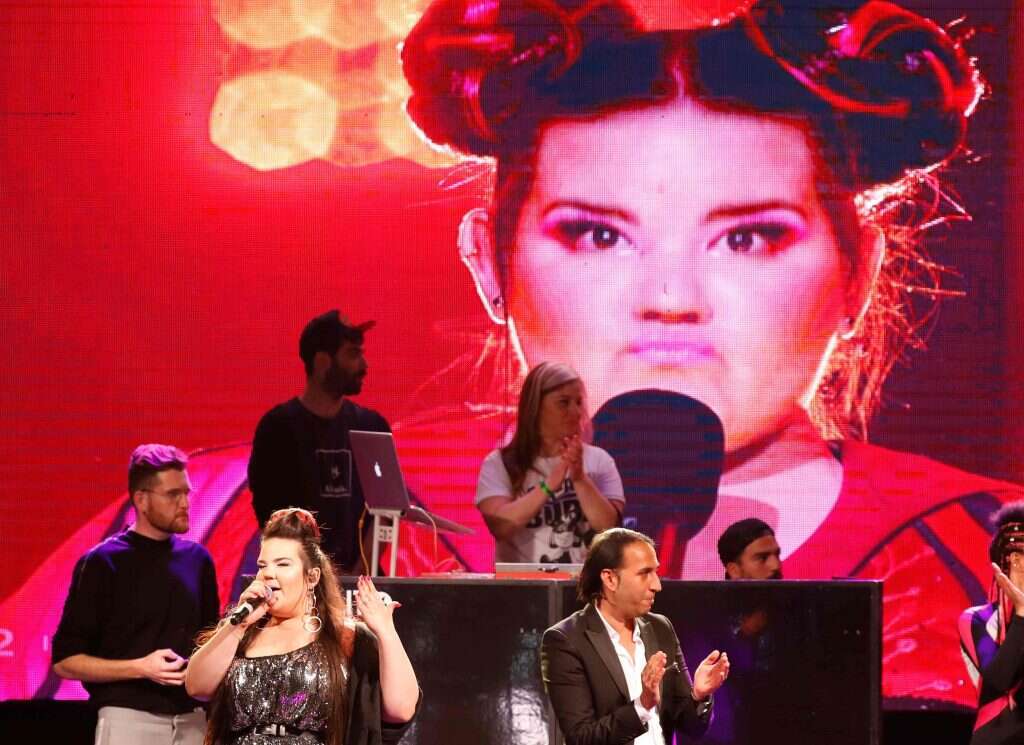 אחרי הזכייה באירוויזיון 2018, עשרות אלפים חגגו עם נטע ברזילי בכיכר רבין. | AFP