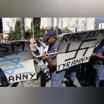 צלבי קרס בהפגנה נגד ישראל בדרום אפריקה. אילוסטרציה. | EPA