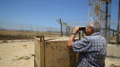 יענקל'ה כהן משקיף לעבר רצועת עזה. | לירון מולדבן