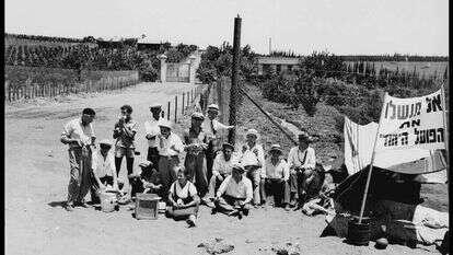 הפגנה למען הפועל העברי בכפר־סבא, 1934. | דניאל קפלן, לע"מ