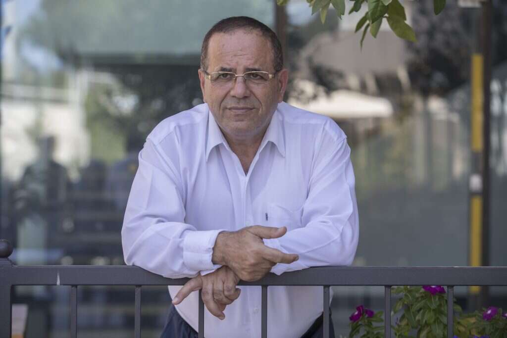 איוב קרא. | יוסי אלוני