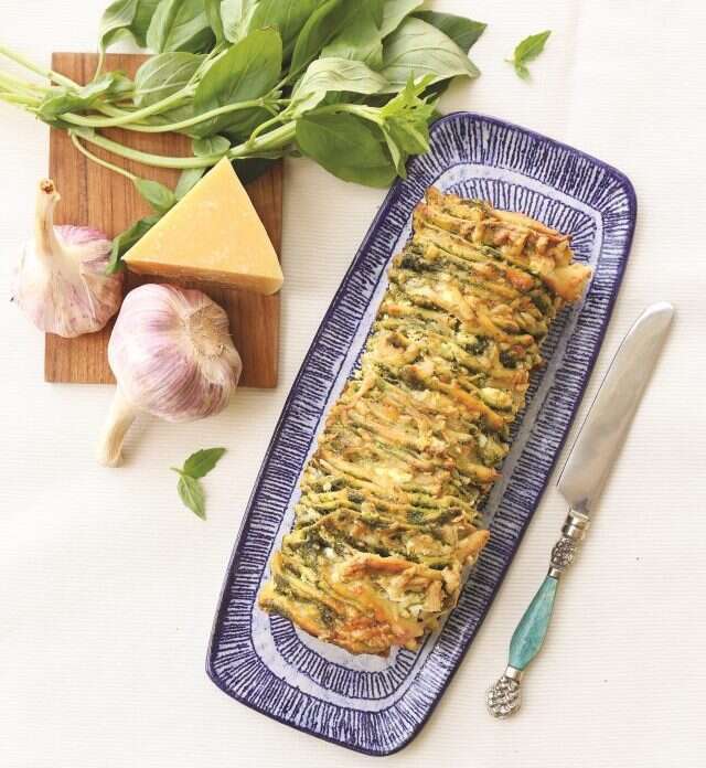 מאפה שמרים נתלש. | אפרת ליכטנשטט