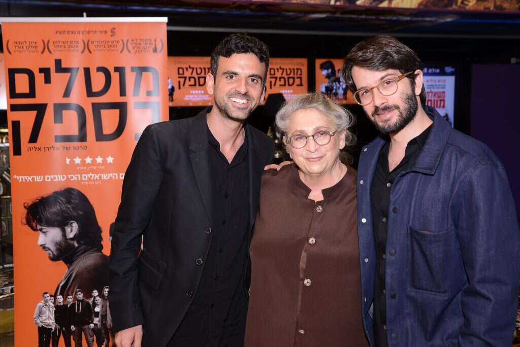 אלירן אליה בפרמיירה לצד רן דנקר (מימין) ואשת הנשיא נחמה ריבלין. | שמואל אלדד יח"צ