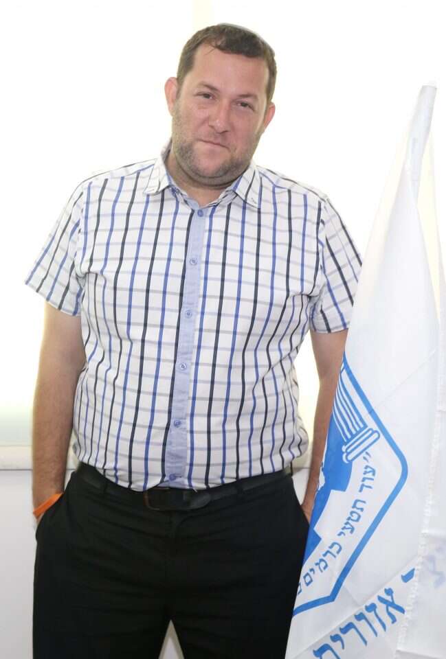 יוסי דגן. | מרים צחי