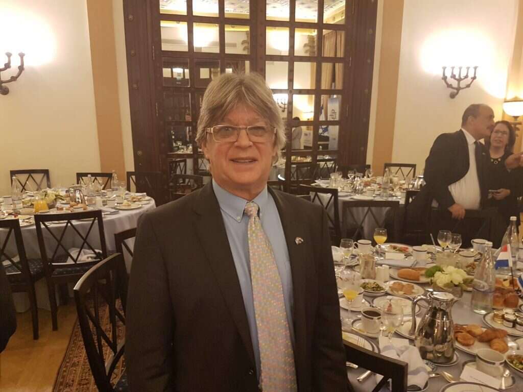 נשיא הקהילה היהודית של פרגוואי ג'ק פליישמן. | צביקה קליין