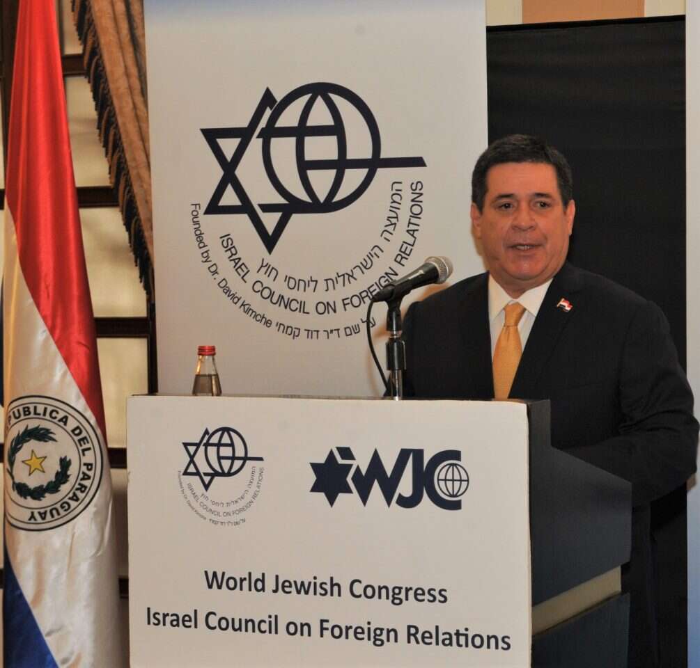 נשיא פרגוואי הוראסיו קארטס. | אנדרס לצ׳קו