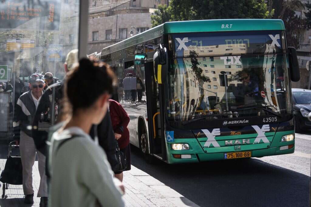 תחנת אוטובוס בירושלים. | הדס פרוש/פלאש 90 תחנת אוטובוס בירושלים. | הדס פרוש/פלאש 90