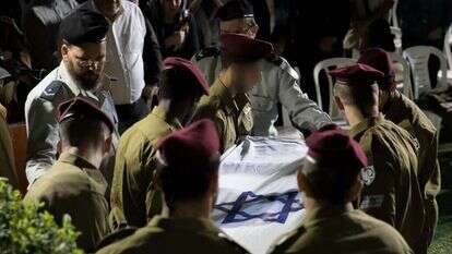 לוחם דובדבן רונן לוברסקי ז"ל הובא למנוחות בבית העלמין הצבאי בהר הרצל. לוברסקי נהרג במהלך פעילות מבצעית ליד רמאללה. | יונתן זינדל, פלאש90