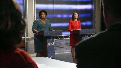 סטייסי אברמס (משמאל) וסטייסי אוונס בעימות. | AP